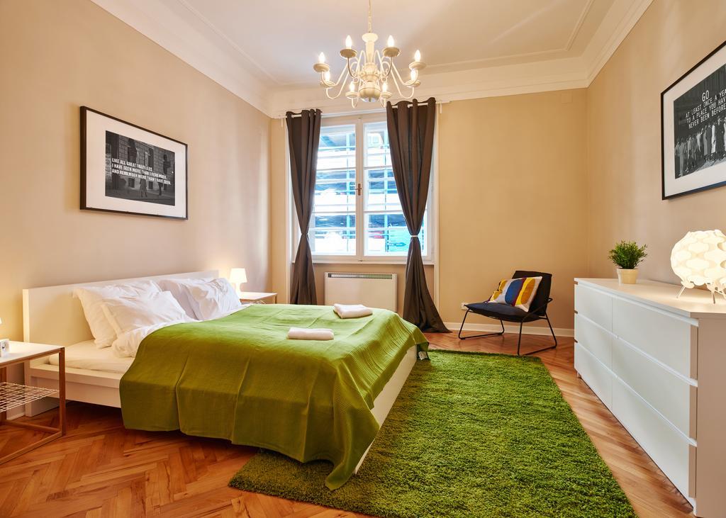 Zigzag Apartment *
