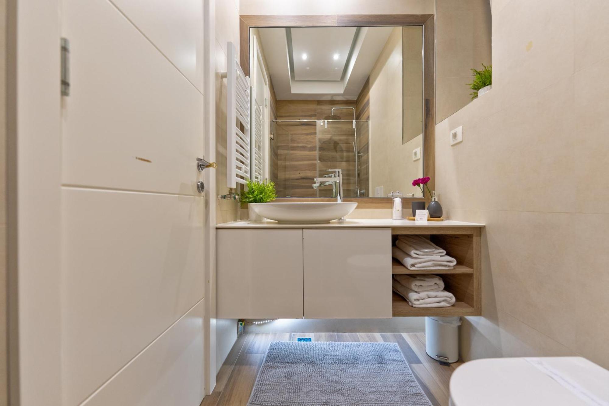 Zigzag Apartment *